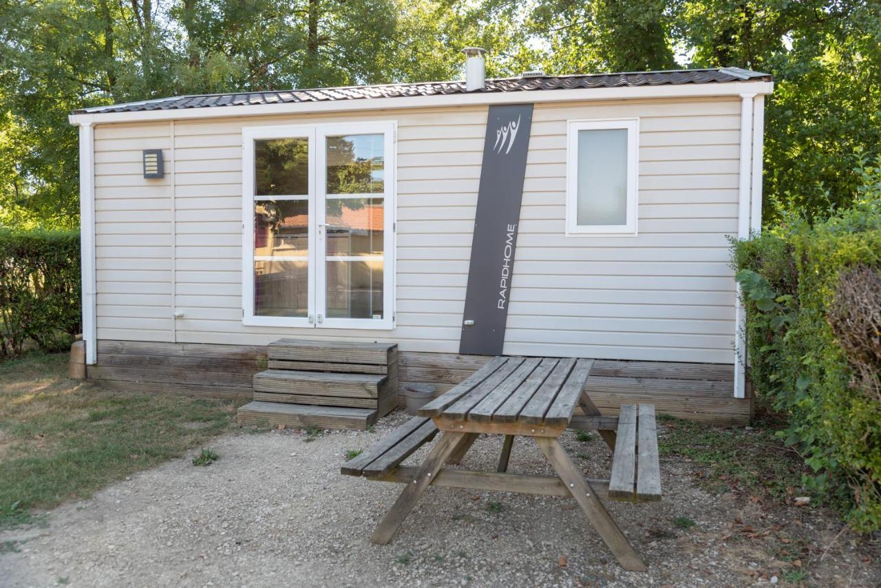 Camping Du Sevron Saint-Etienne-du-Bois  Buitenkant foto