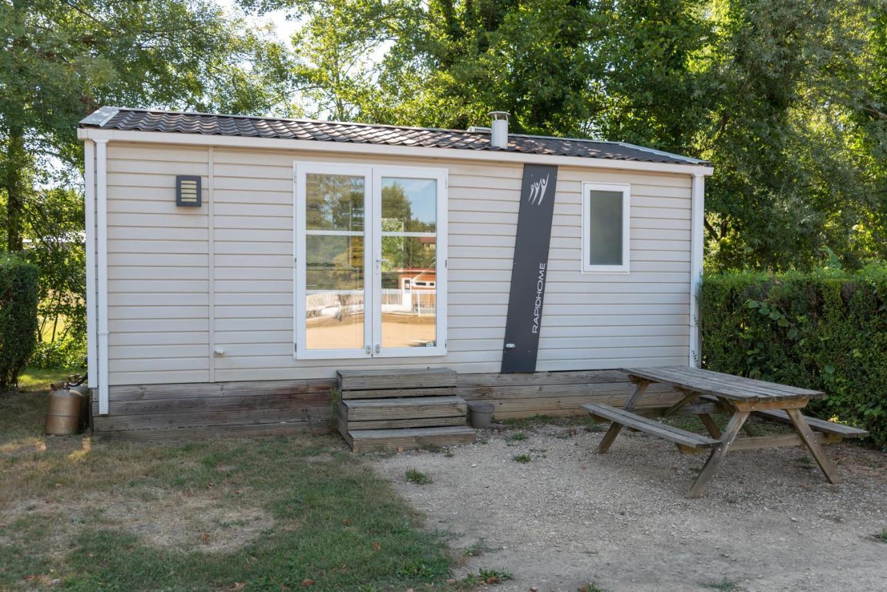 Camping Du Sevron Saint-Etienne-du-Bois  Buitenkant foto