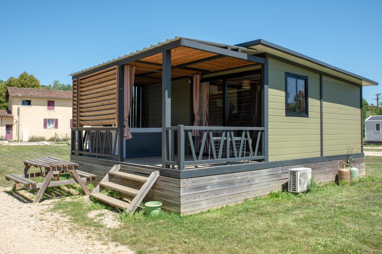 Camping Du Sevron Saint-Etienne-du-Bois  Buitenkant foto