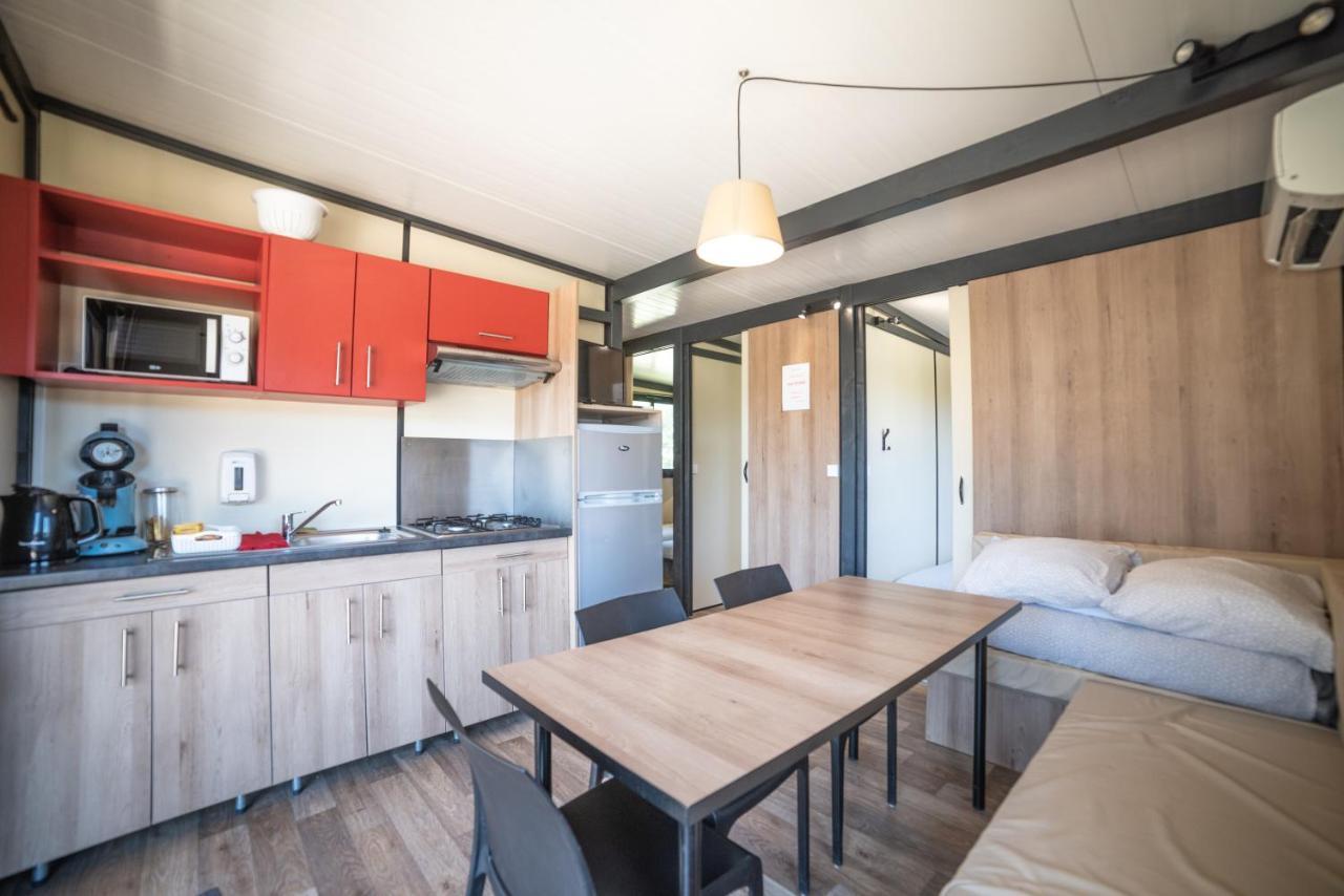 Camping Du Sevron Saint-Etienne-du-Bois  Buitenkant foto