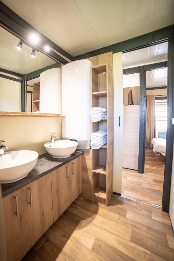 Camping Du Sevron Saint-Etienne-du-Bois  Buitenkant foto
