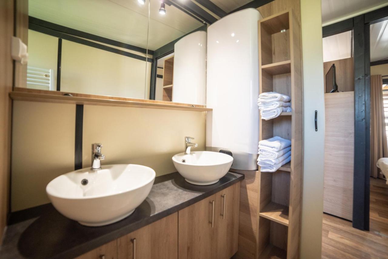 Camping Du Sevron Saint-Etienne-du-Bois  Buitenkant foto