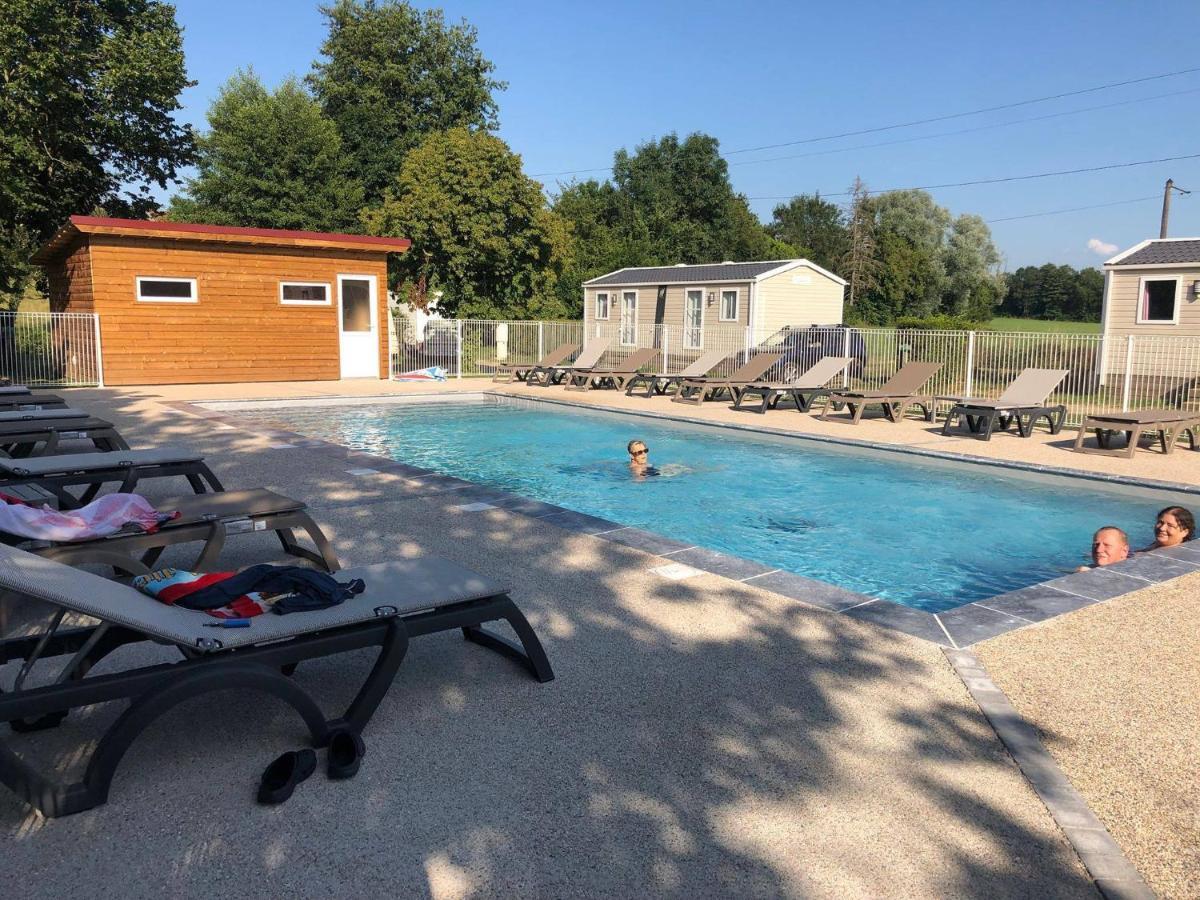 Camping Du Sevron Saint-Etienne-du-Bois  Buitenkant foto