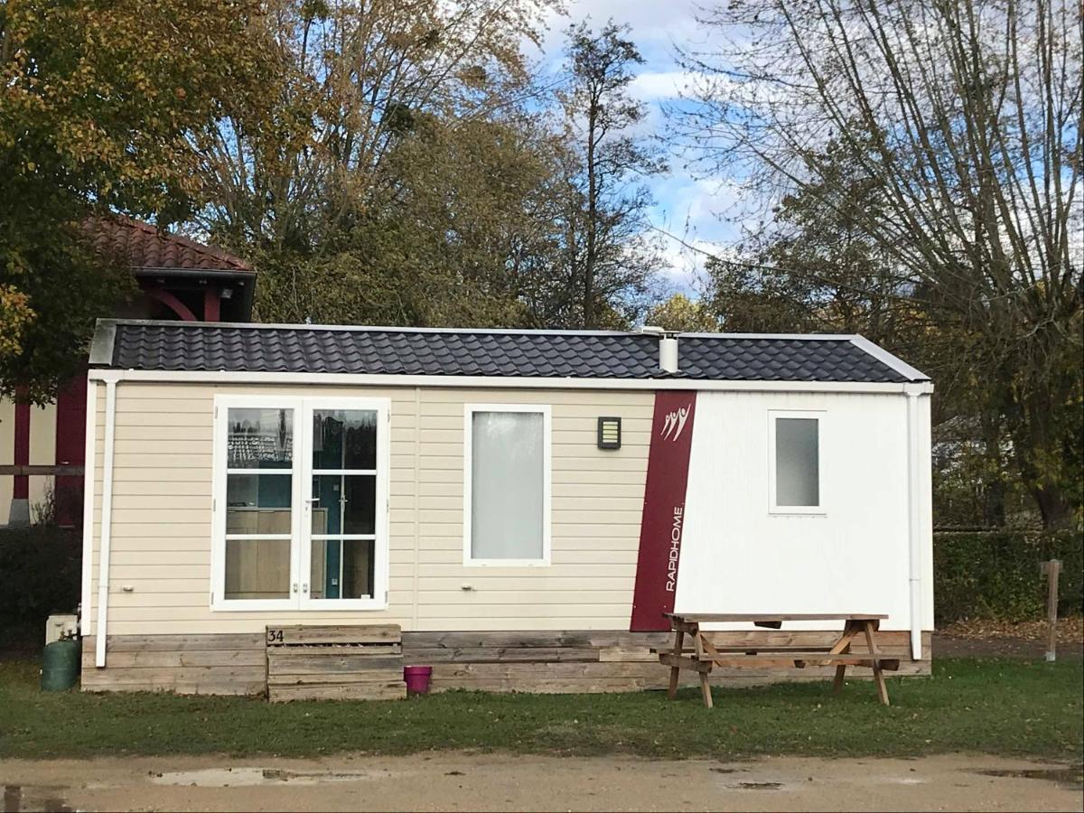 Camping Du Sevron Saint-Etienne-du-Bois  Buitenkant foto